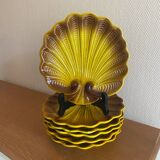 Vintage shell-shaped plates