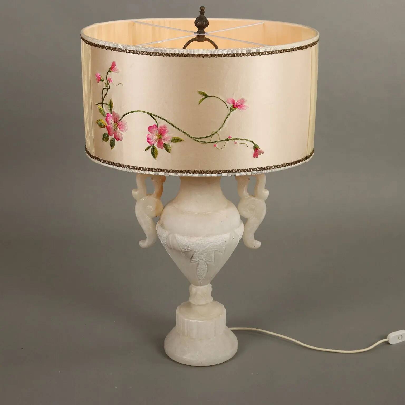 Antique table lamp in alabaster, Italy, 20th century.