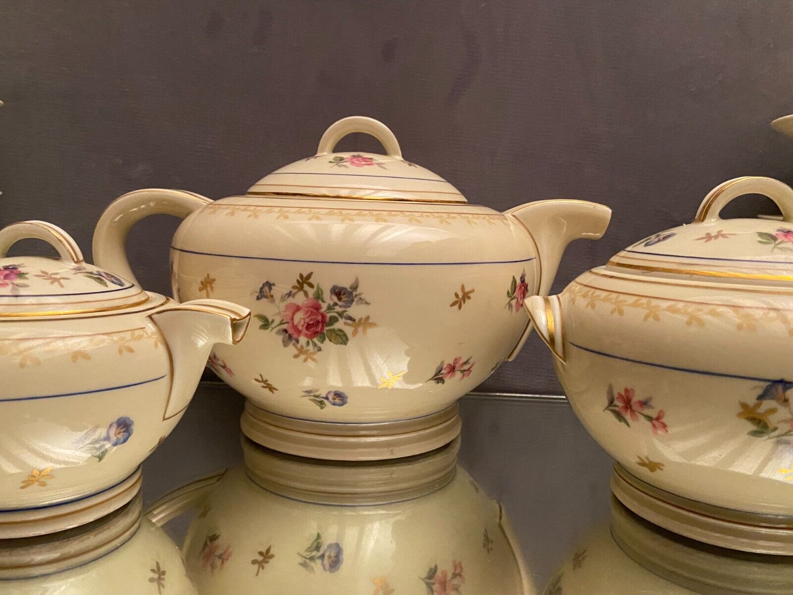 Complete tea set in Limoges porcelain signed Lanternier teapot cup