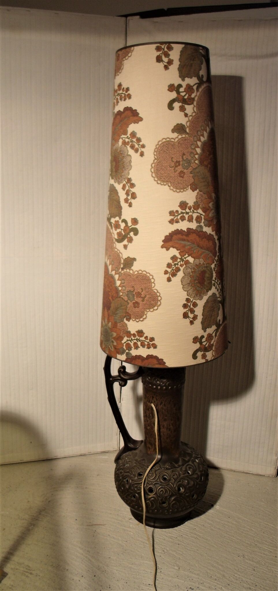 Ceramic lamp