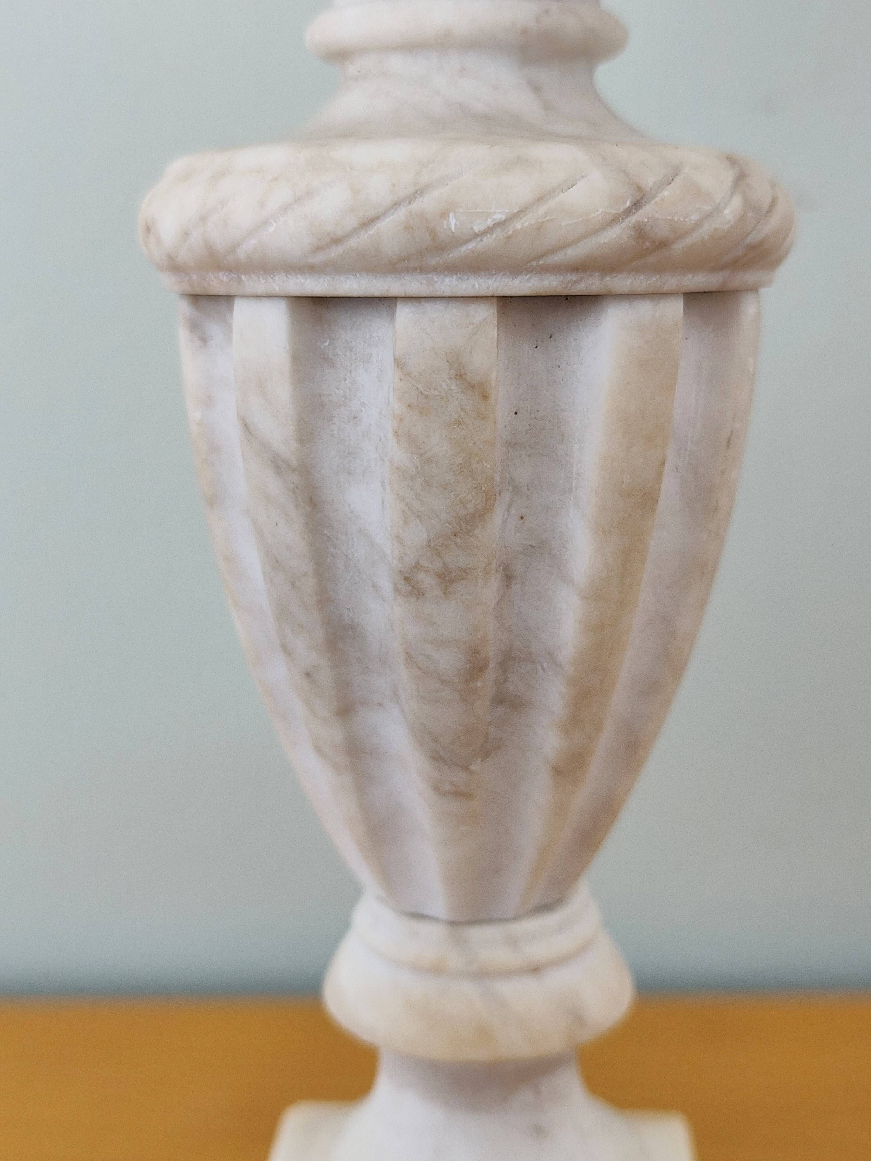 Lampe à poser en albâtre