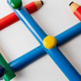 Vintage coat rack from the 1980s in the style of Pierre Sala, Memphis style, pencil pattern, extendable, 7 hooks.