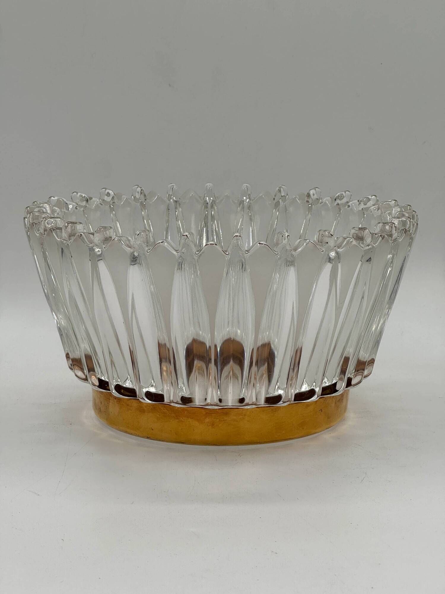 Crown coupe in ribbed glass with a brass base.