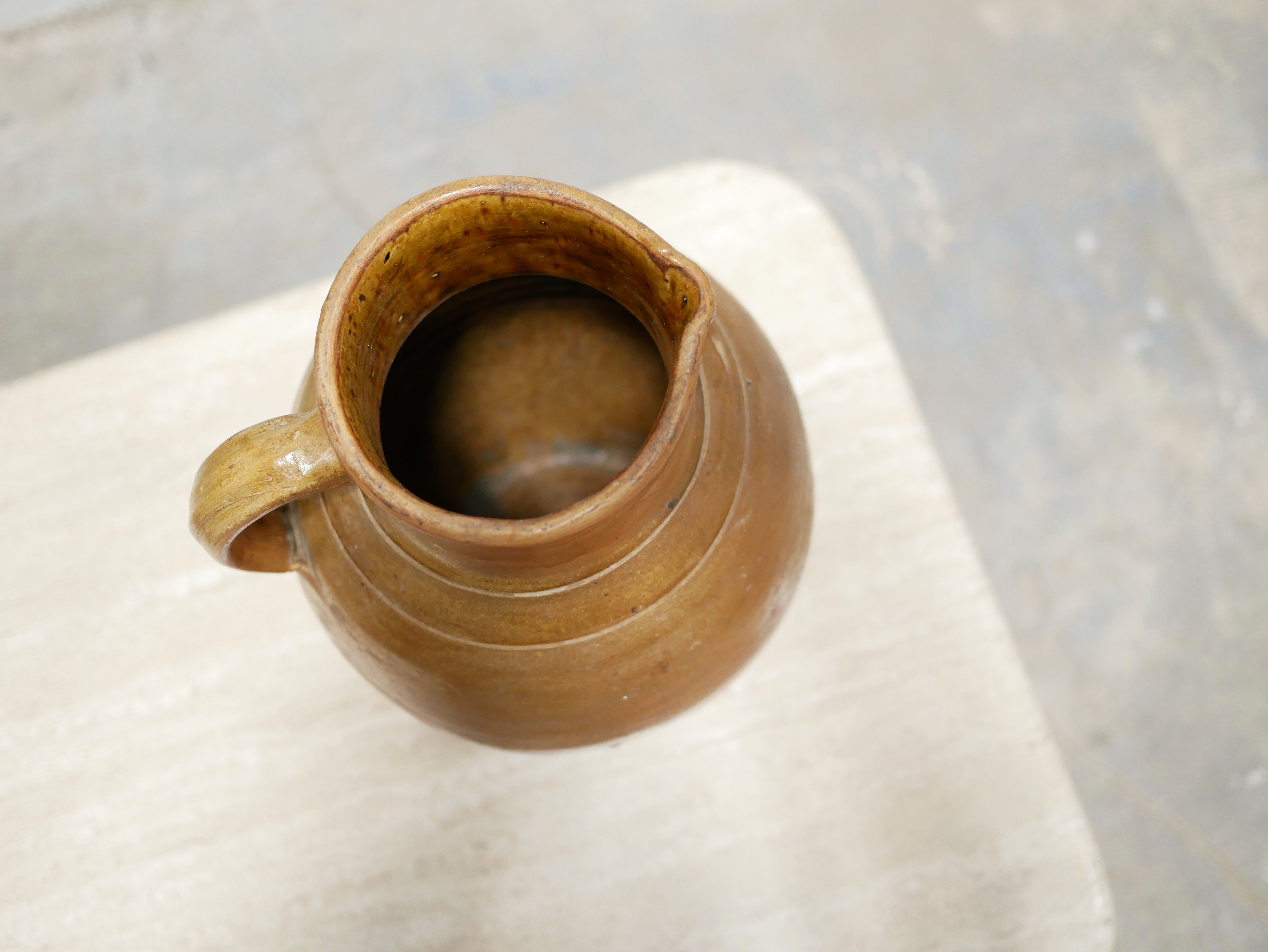 Pot à lait vintage en terre cuite vernissée