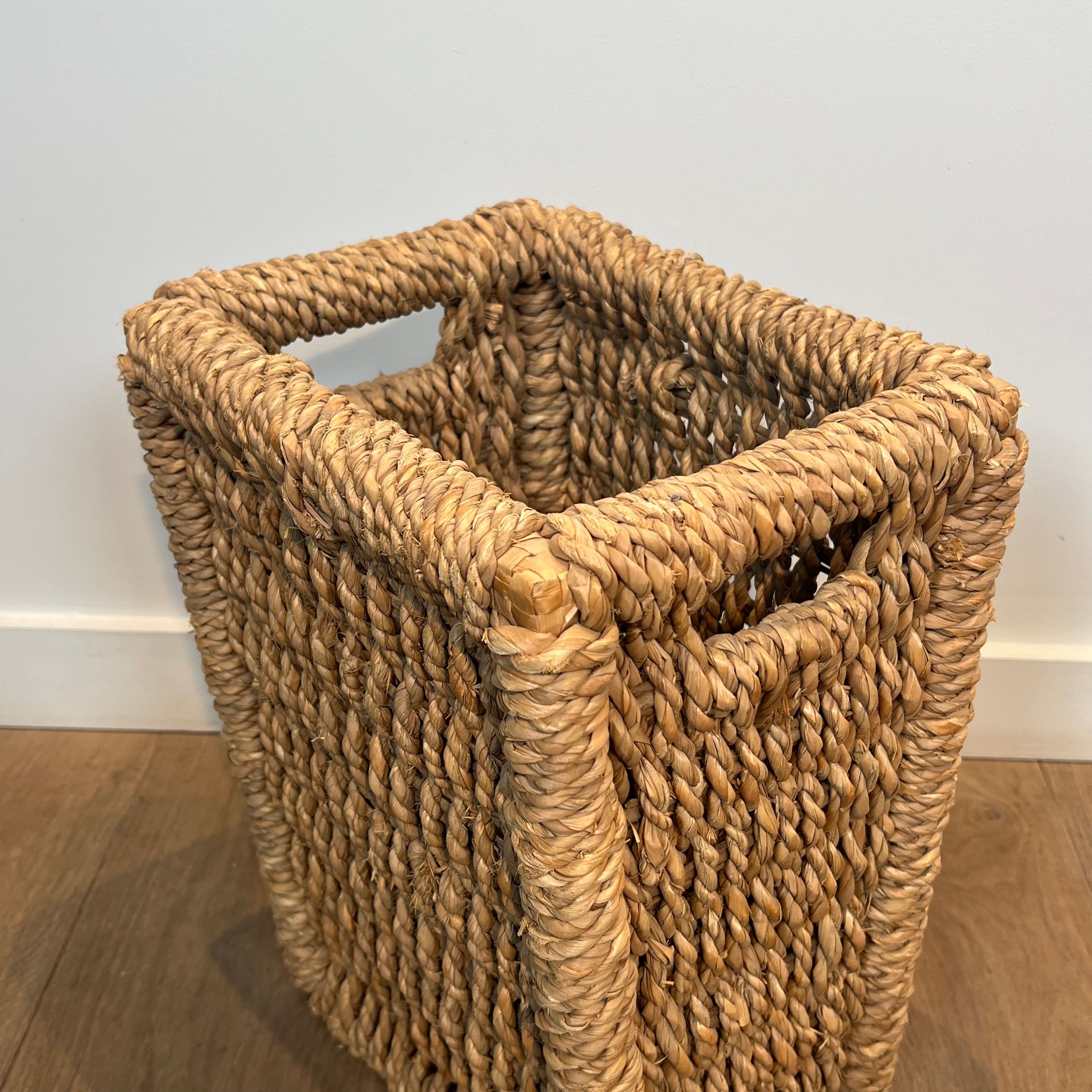 Rope wastepaper basket