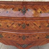 Louis XV curved chest of drawers in rosewood marquetry