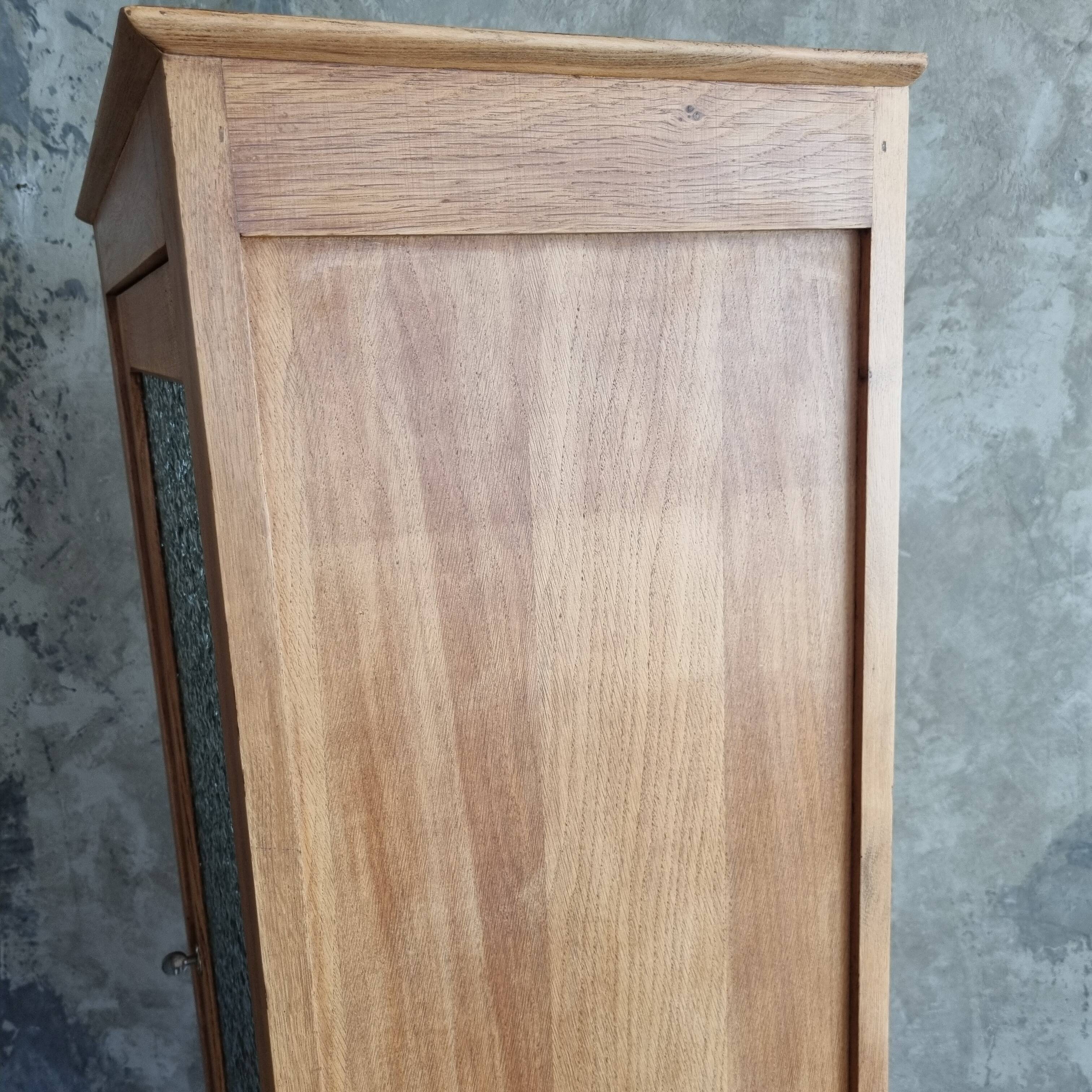 Glass cabinet