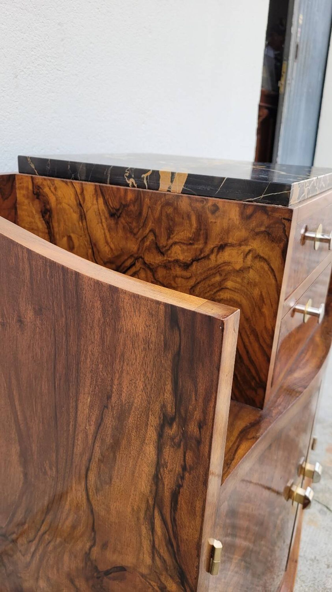 Meuble commode d'époque Art Déco en loupe de noyer -1930s