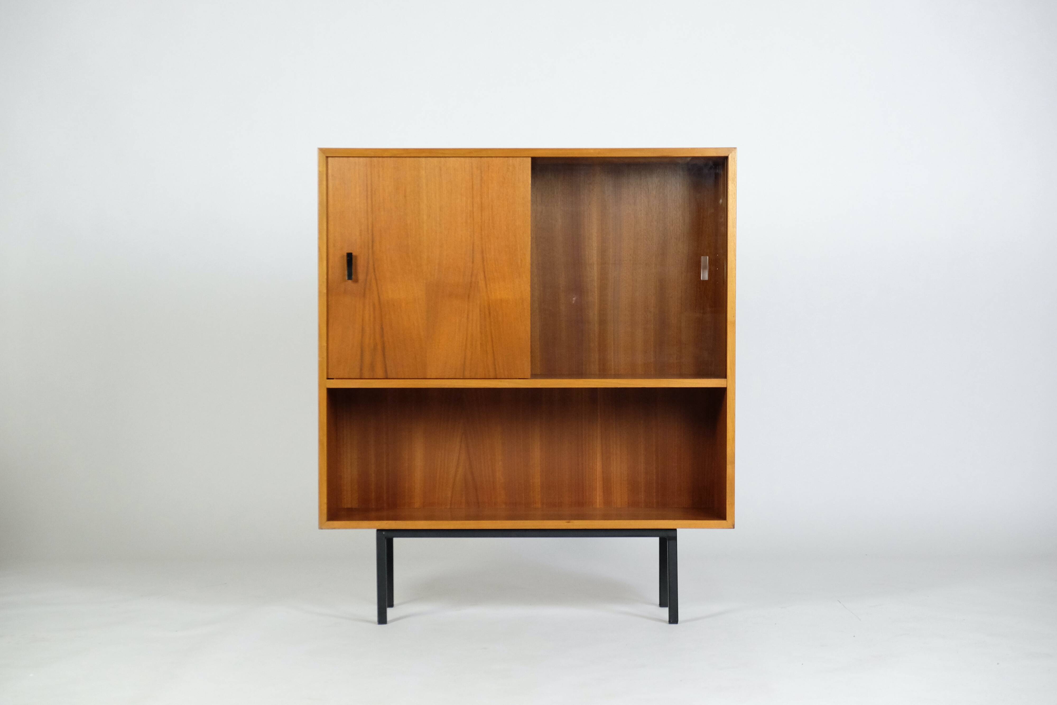 Vintage Nussbaum Vitrinenschrank Highboard Md-Century 1960er