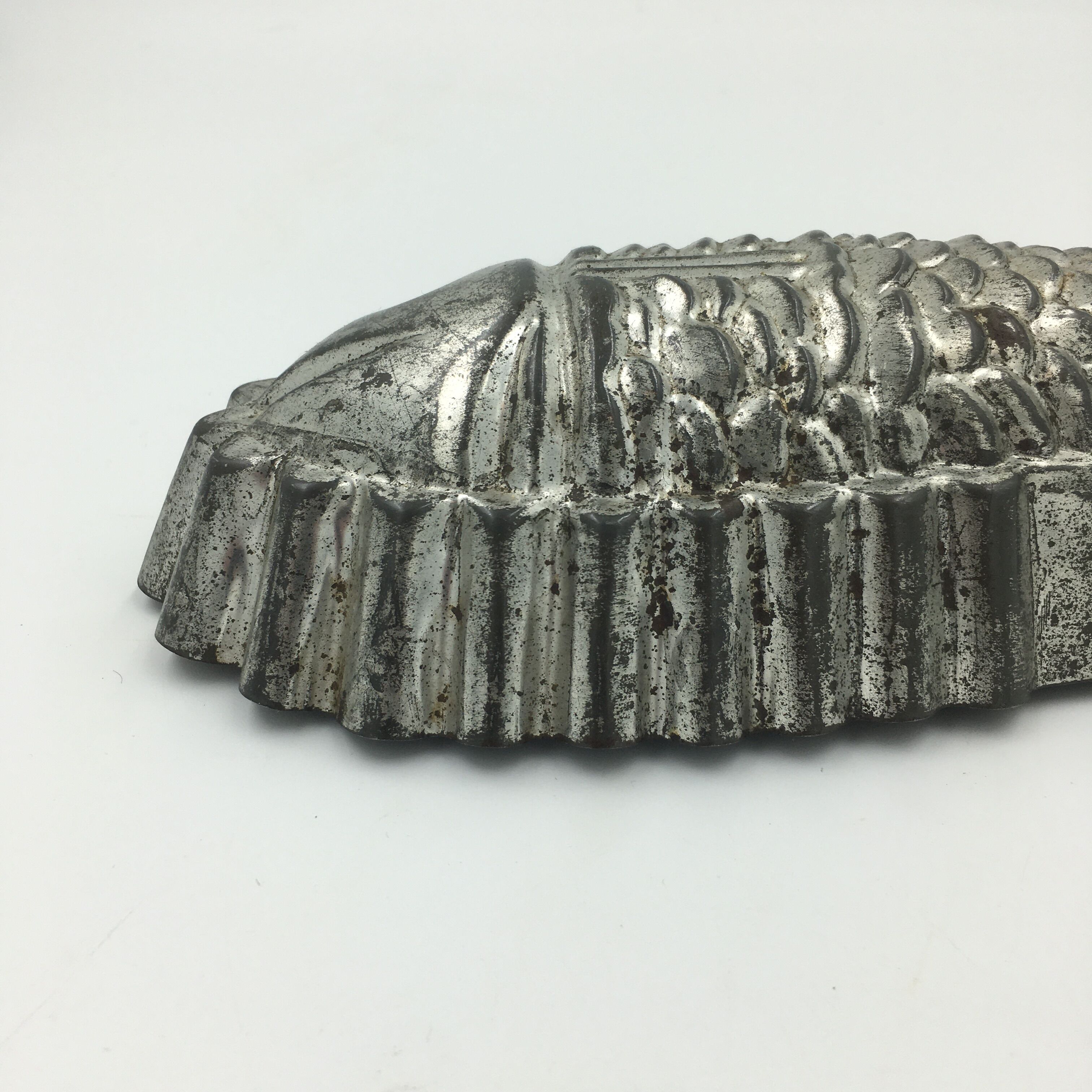 Fish-shaped terrine mussel