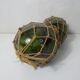 Boules en verre et cordage