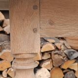 Antique light oak table with turned legs – chic country style