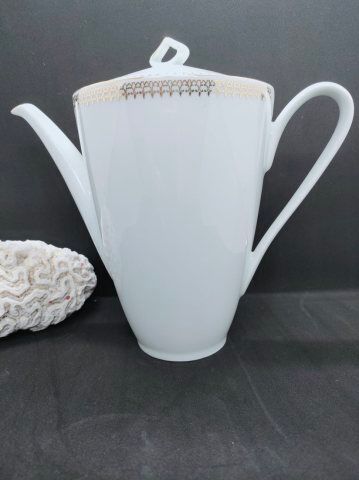 Porcelain coffee maker of Sologne "the motte" white and gold