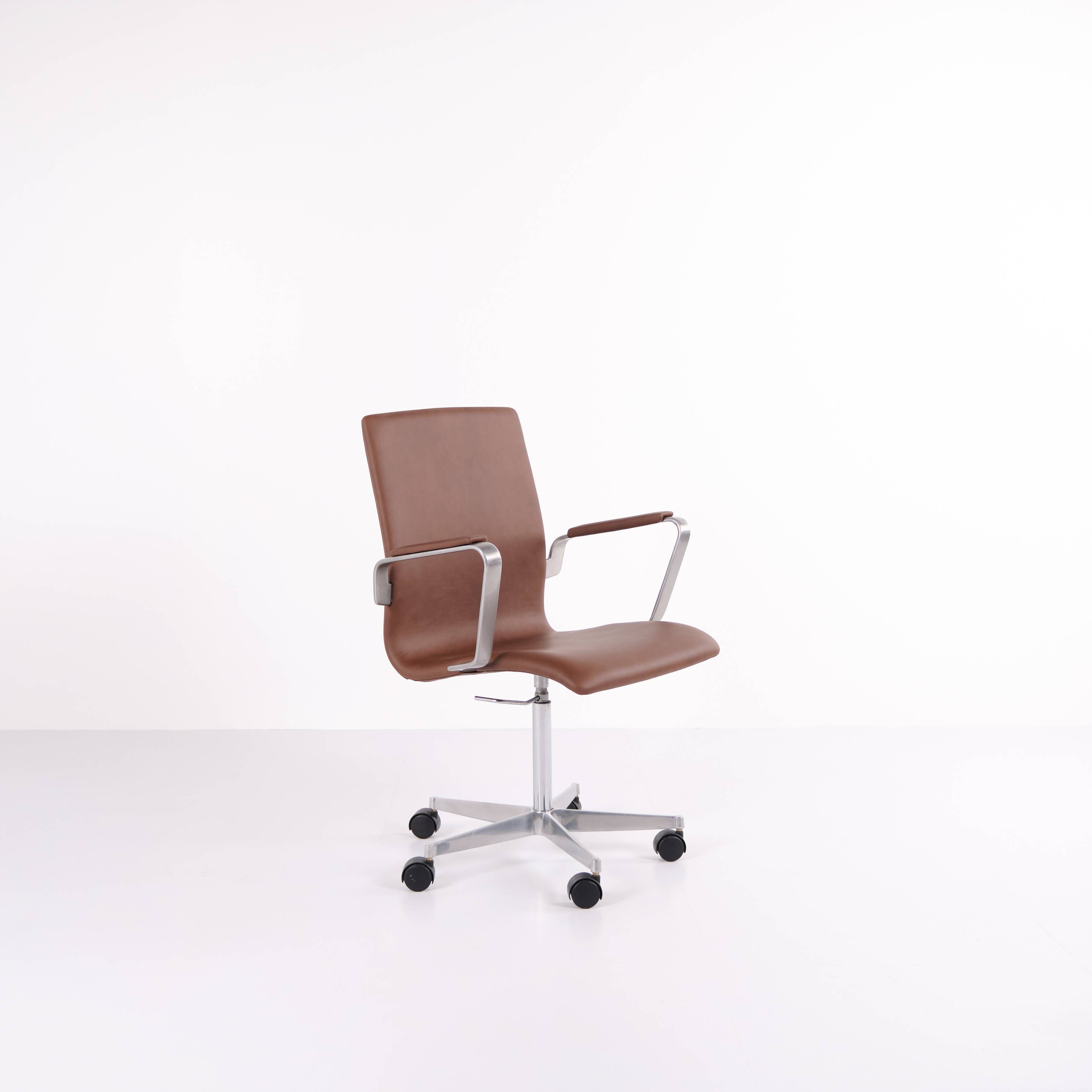 Oxford classic office chair - model 3291 - brown leather - Arne Jacobsen - Fritz Hansen