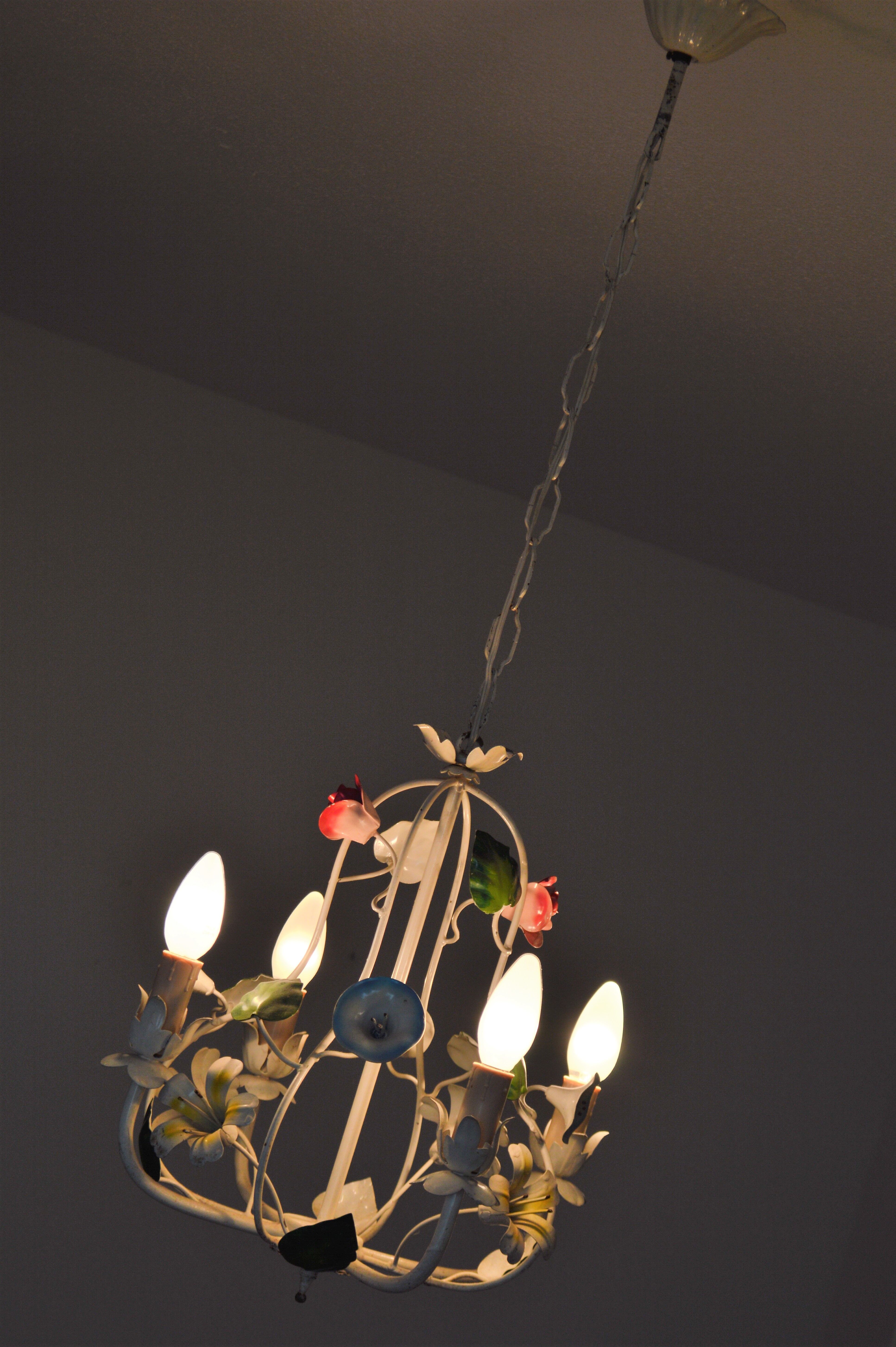 Lustre ceiling design flowers of the 60s art nouveau