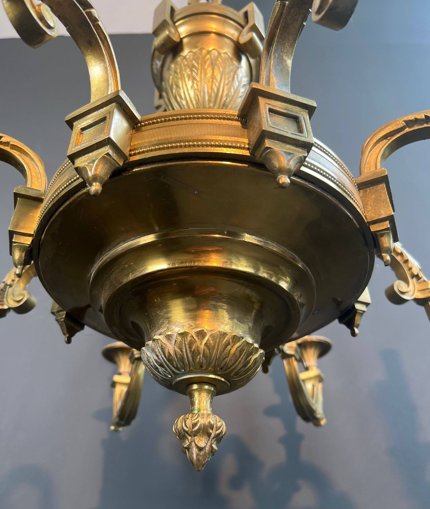 Important bronze chiseled chandelier in Louis XVI style with 8 light arms by Lucien Gau.
