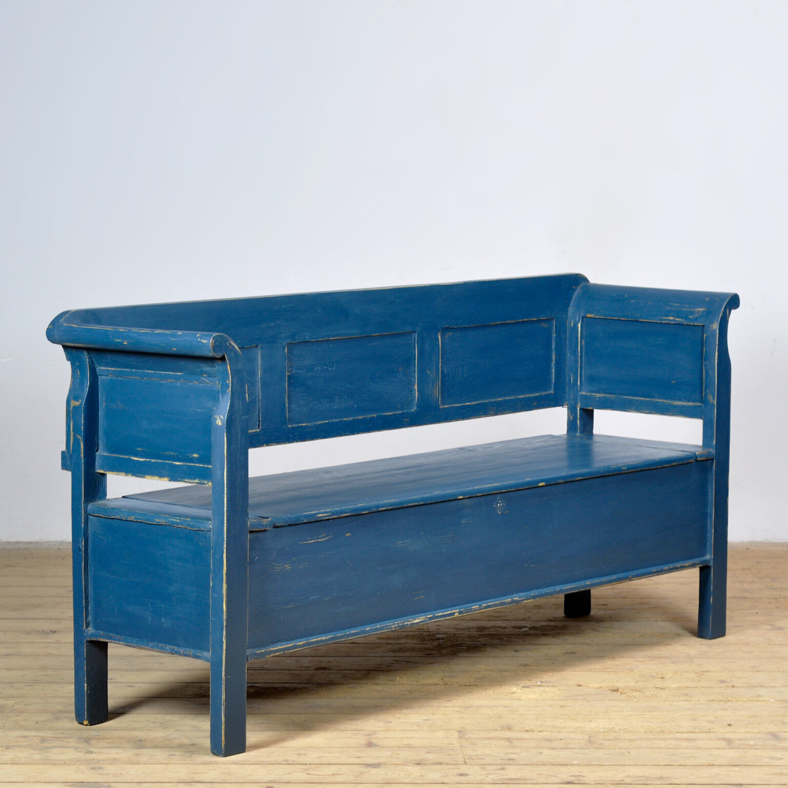 Antique pine drop-top bench, 1900s