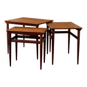 Tables gigognes en noyer,