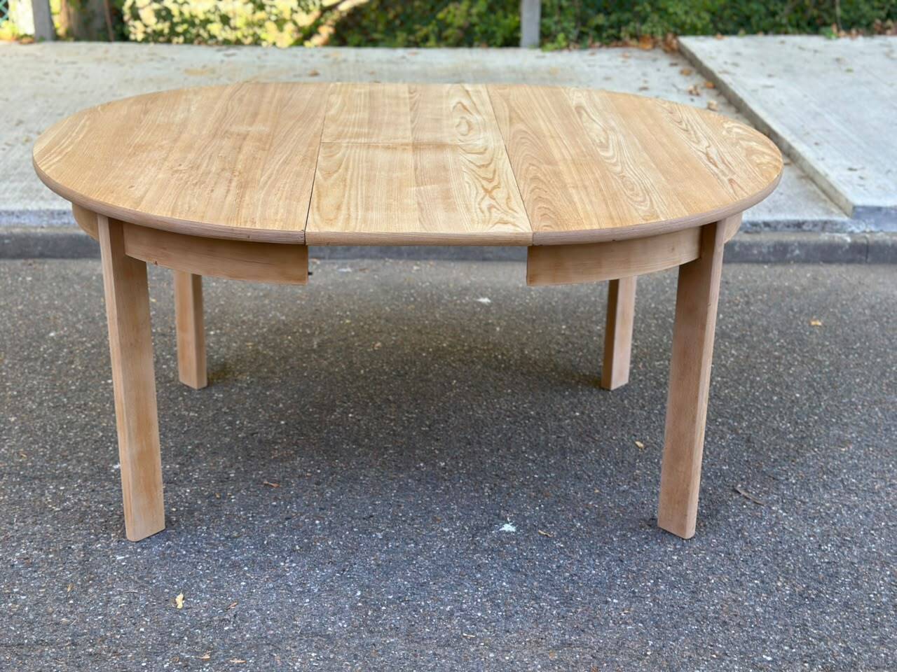 Table ronde extensible scandinave en bois clair décapé rallonge intégrée 19