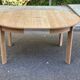 Table ronde extensible scandinave en bois clair décapé rallonge intégrée 19