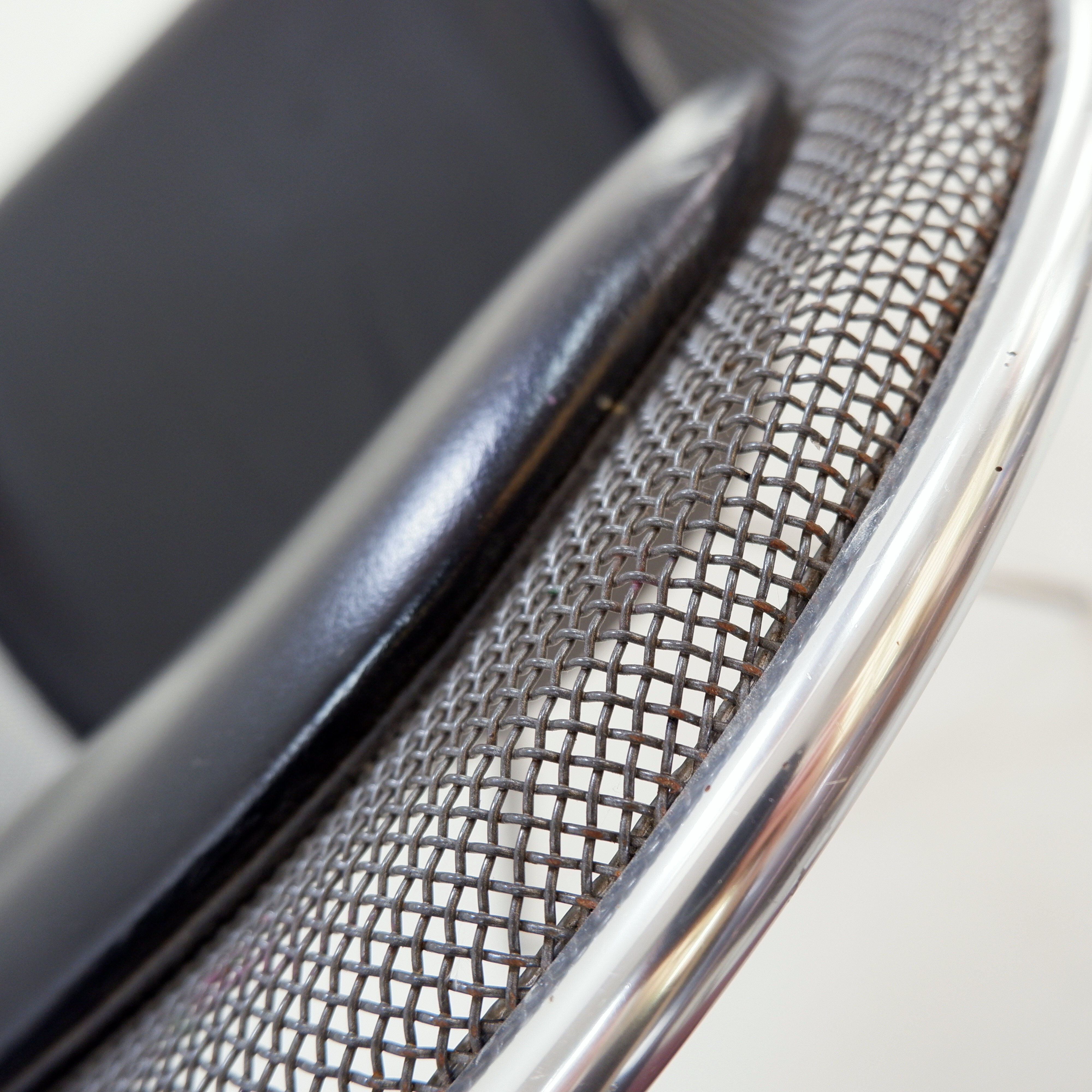 Vintage Italian swivel armchair "Iuta" by Antonio Citterio for B&B Italia