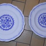 Service of 8 flat plates and 2 blue gien dishes