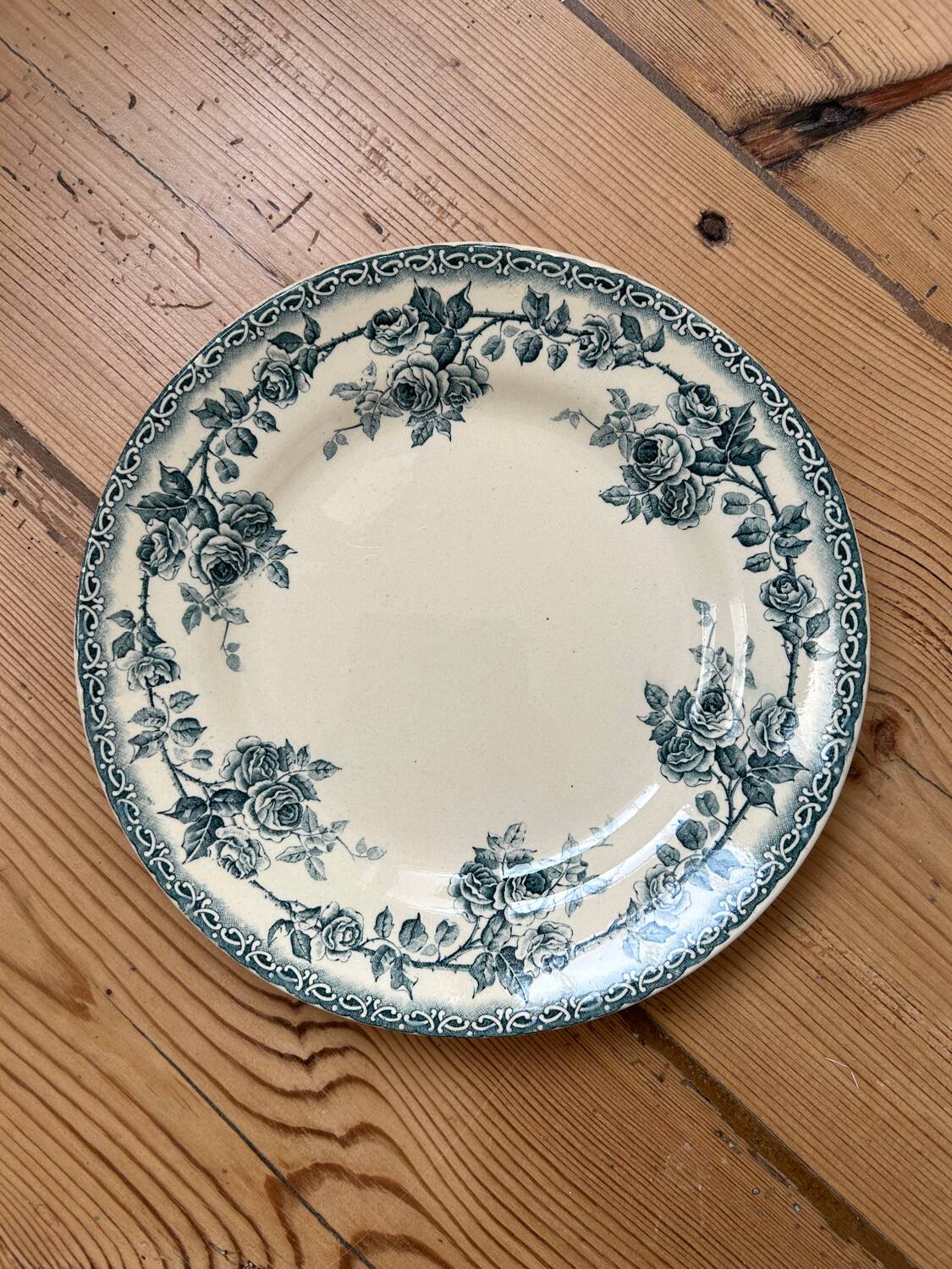Set of 6 old flat plates