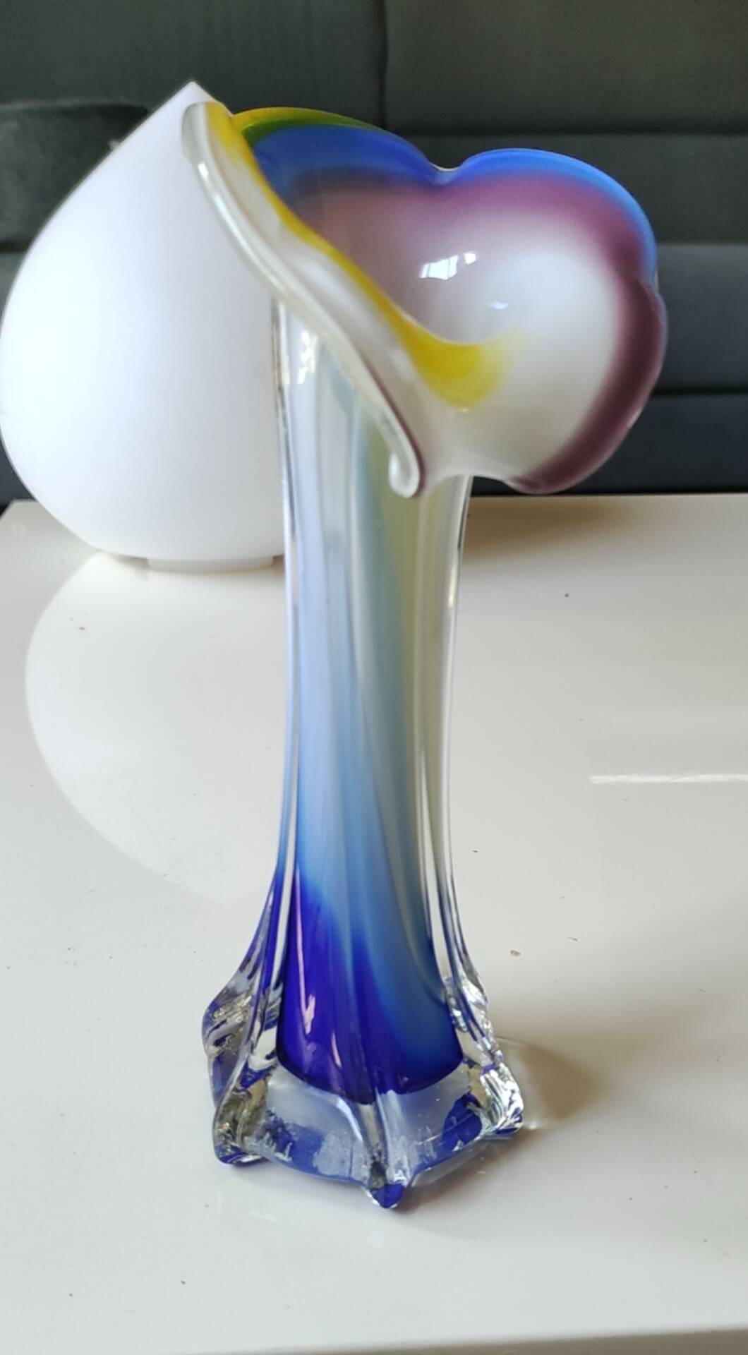 Vase design Fleur Arum. In blown art glass, Murano style. 21 cm.
