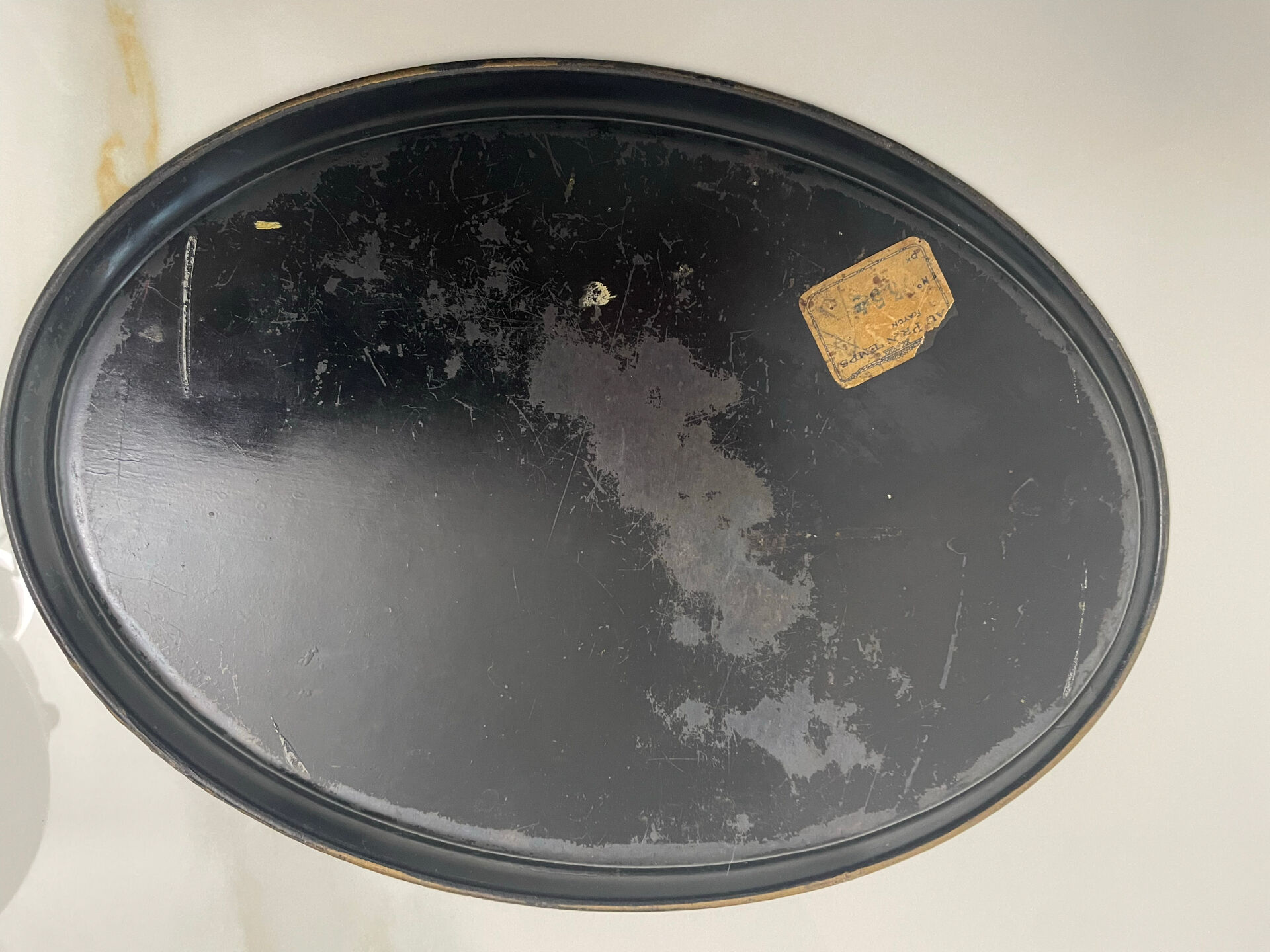 Old oval plate in painted red tin - floral decoration - early 20th century -