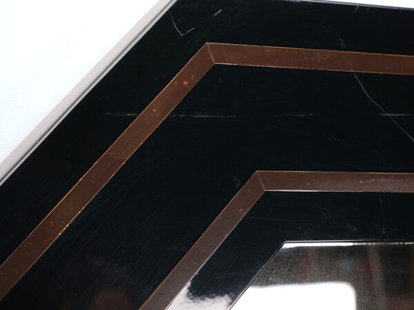 Miroir Jean-Claude Mahey en laque et laiton, circa 1970