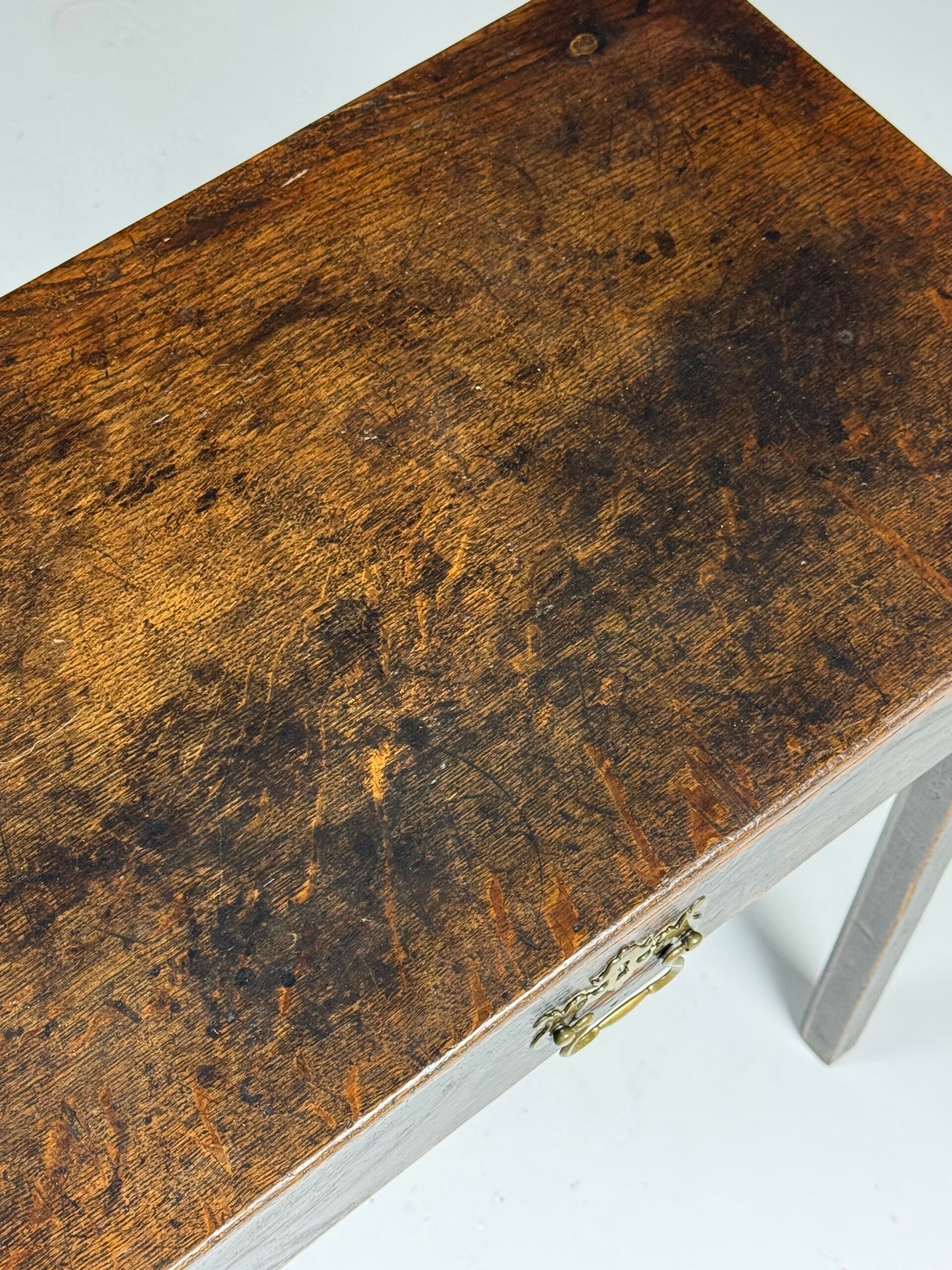 Table anglaise du XVIIe siècle