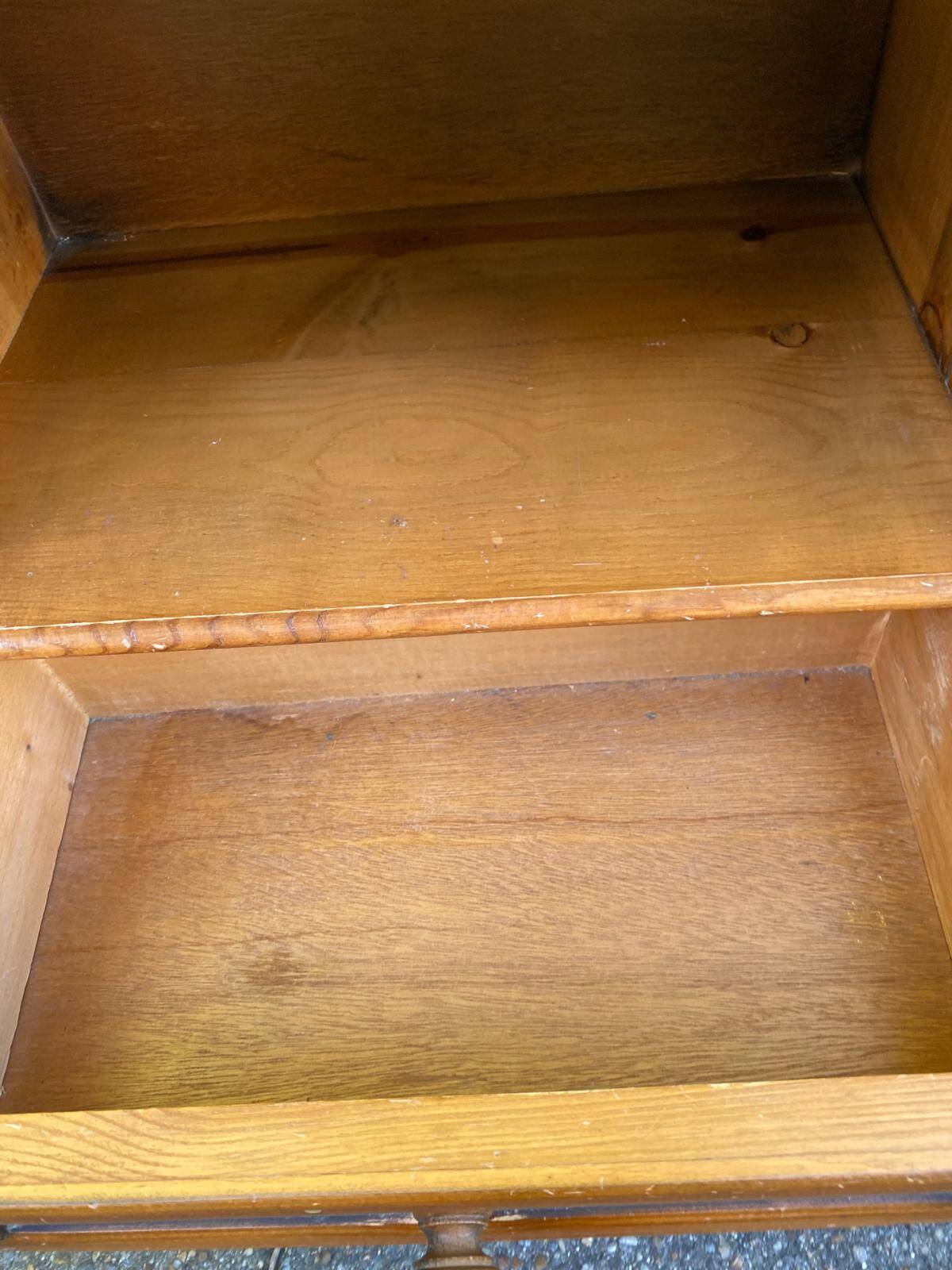 2 tables de chevet en pin massif style Louis XIV