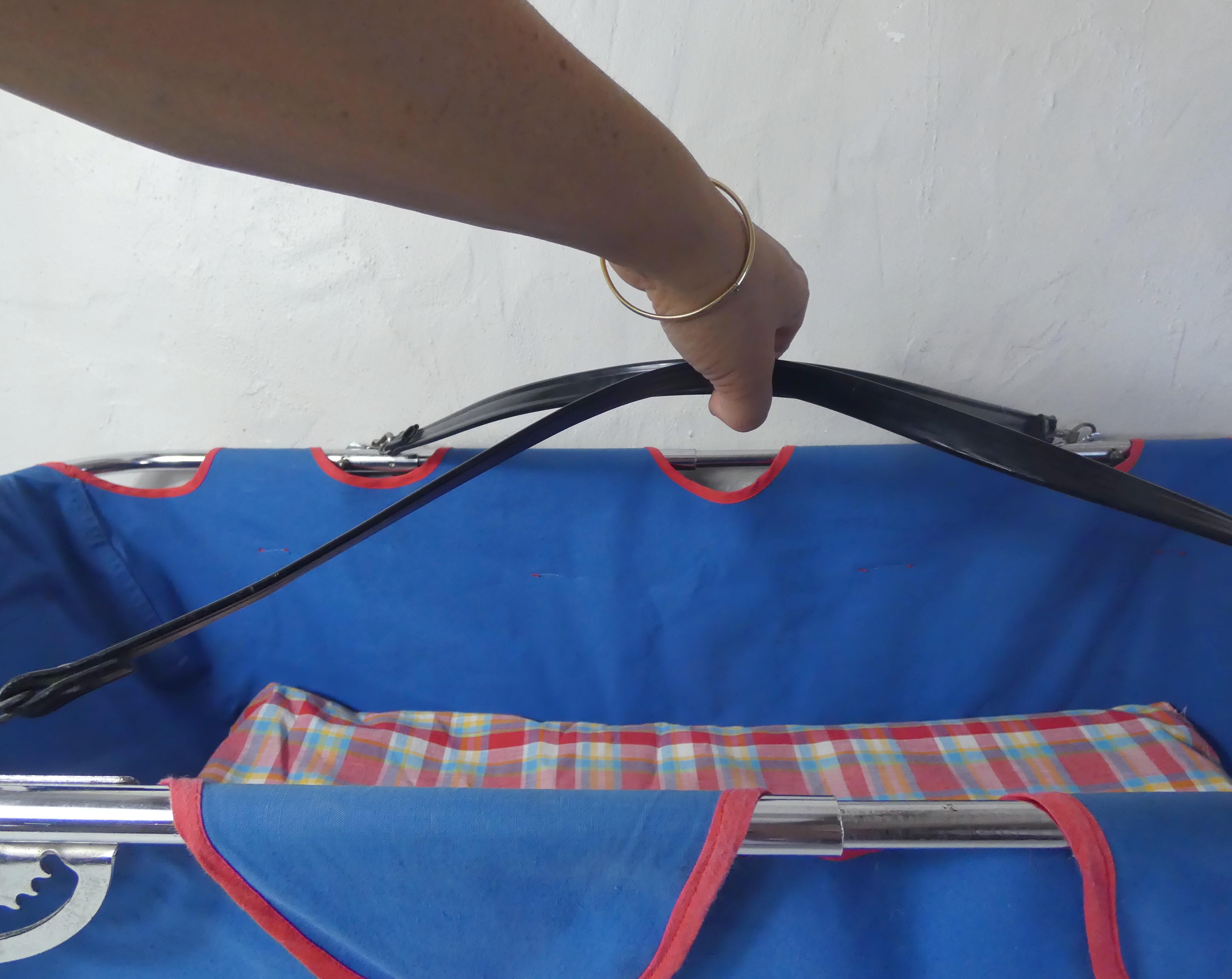 Folding travel cuffin