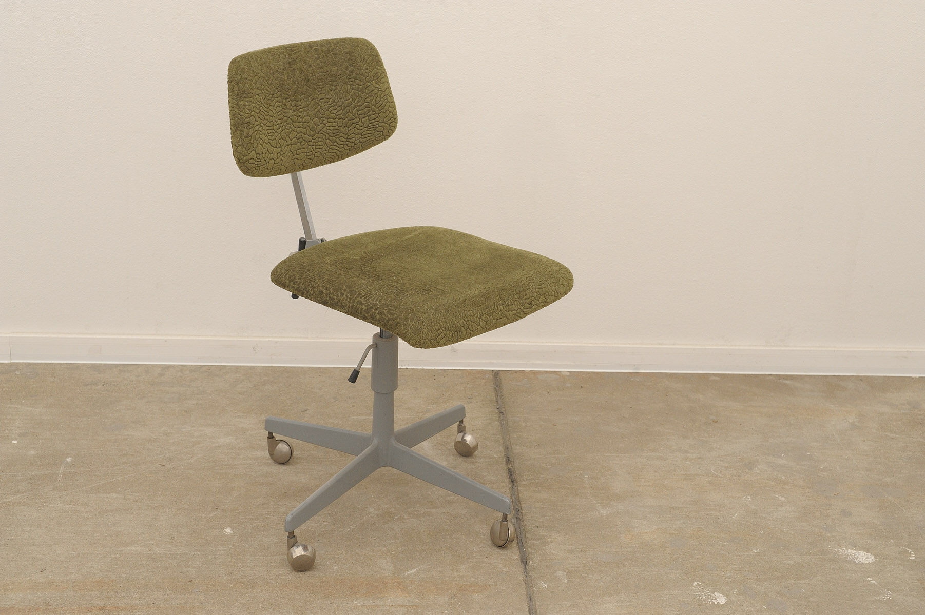Midcentury swivel desk chair by Kovona 1950s