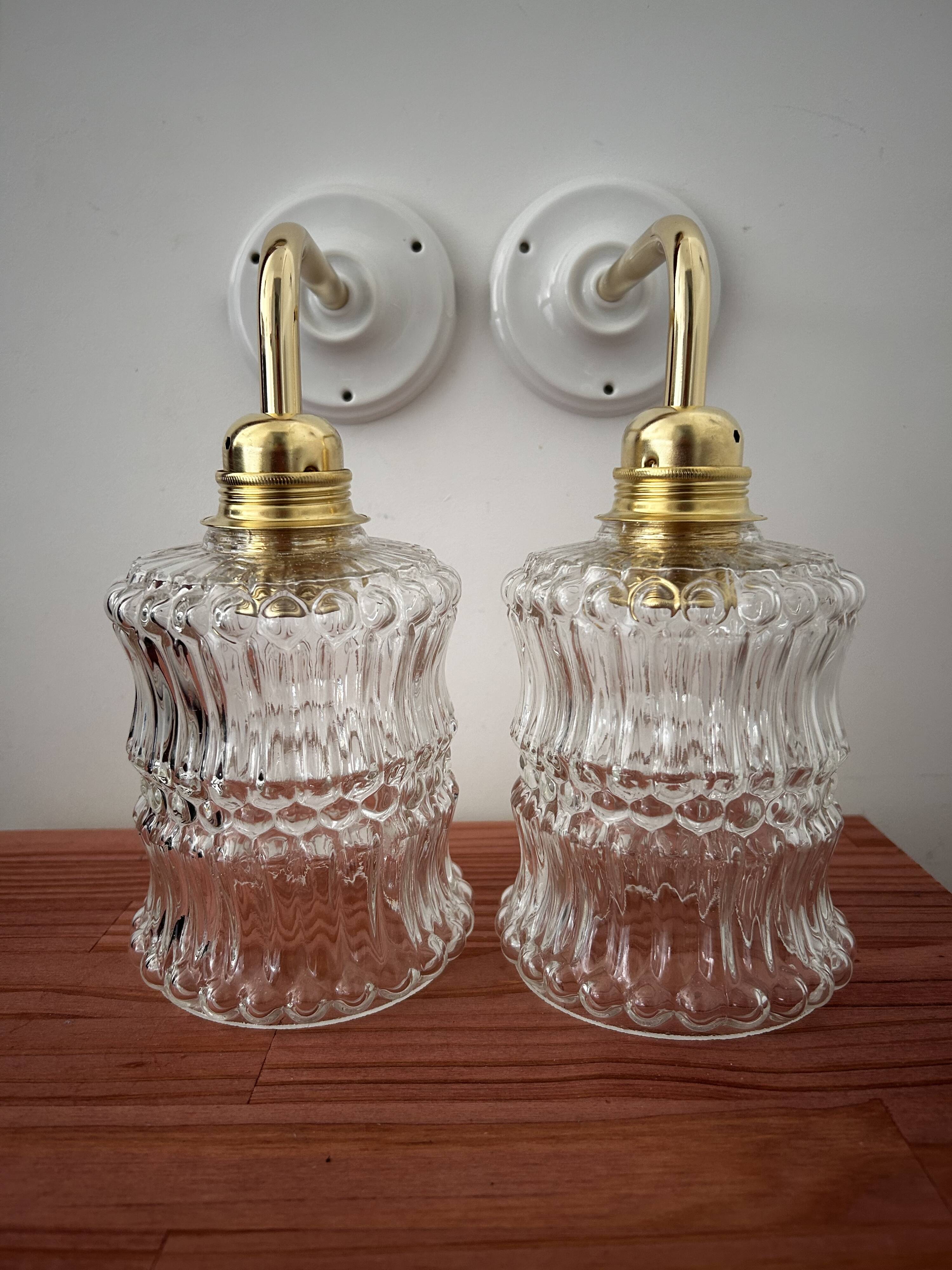 Paire d’appliques murales vintage en verre ciselé