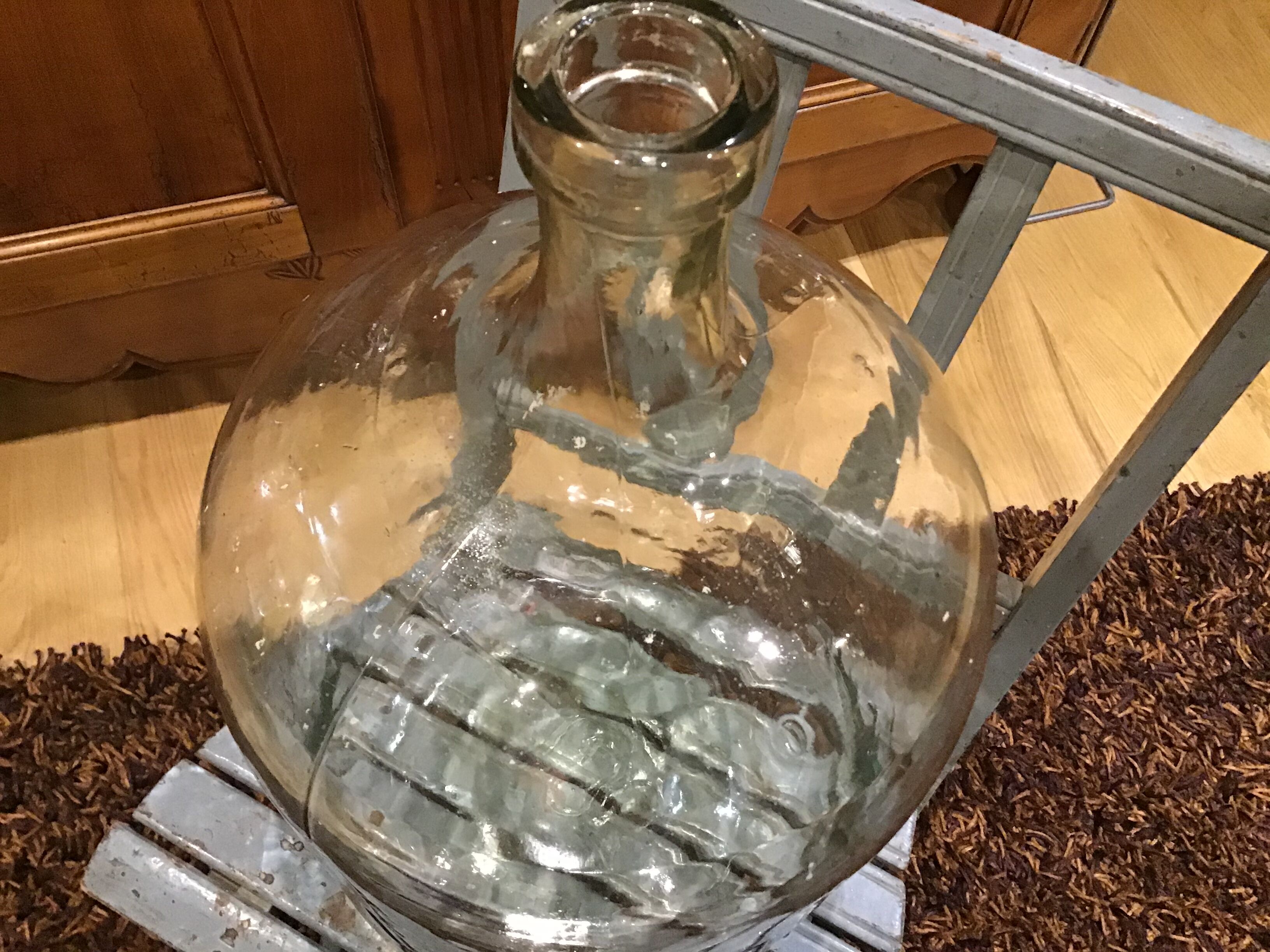 Large 20-litre translucent cylinder