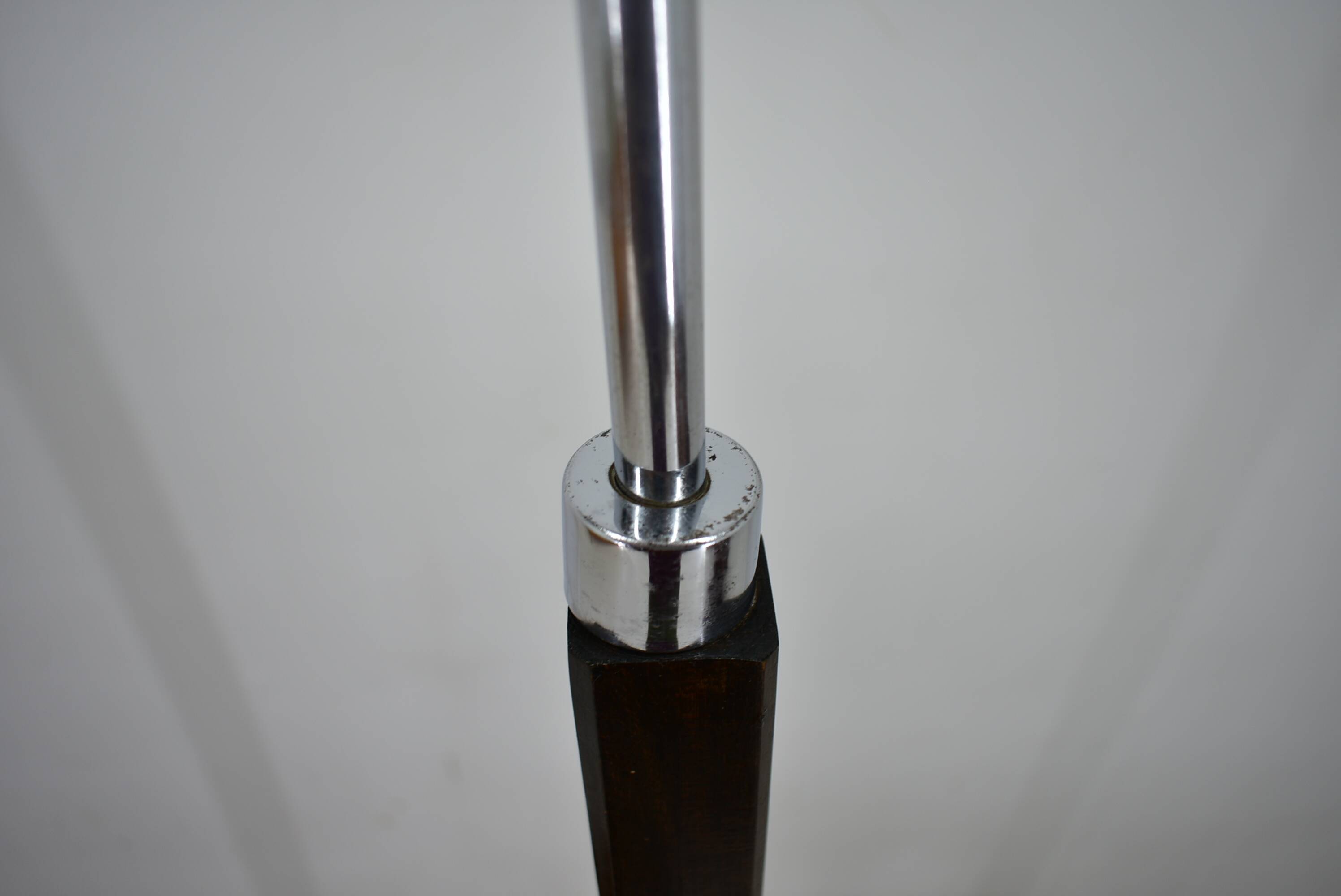 Lampe de sol Art Déco par Jindrich Halabala, années 1940.