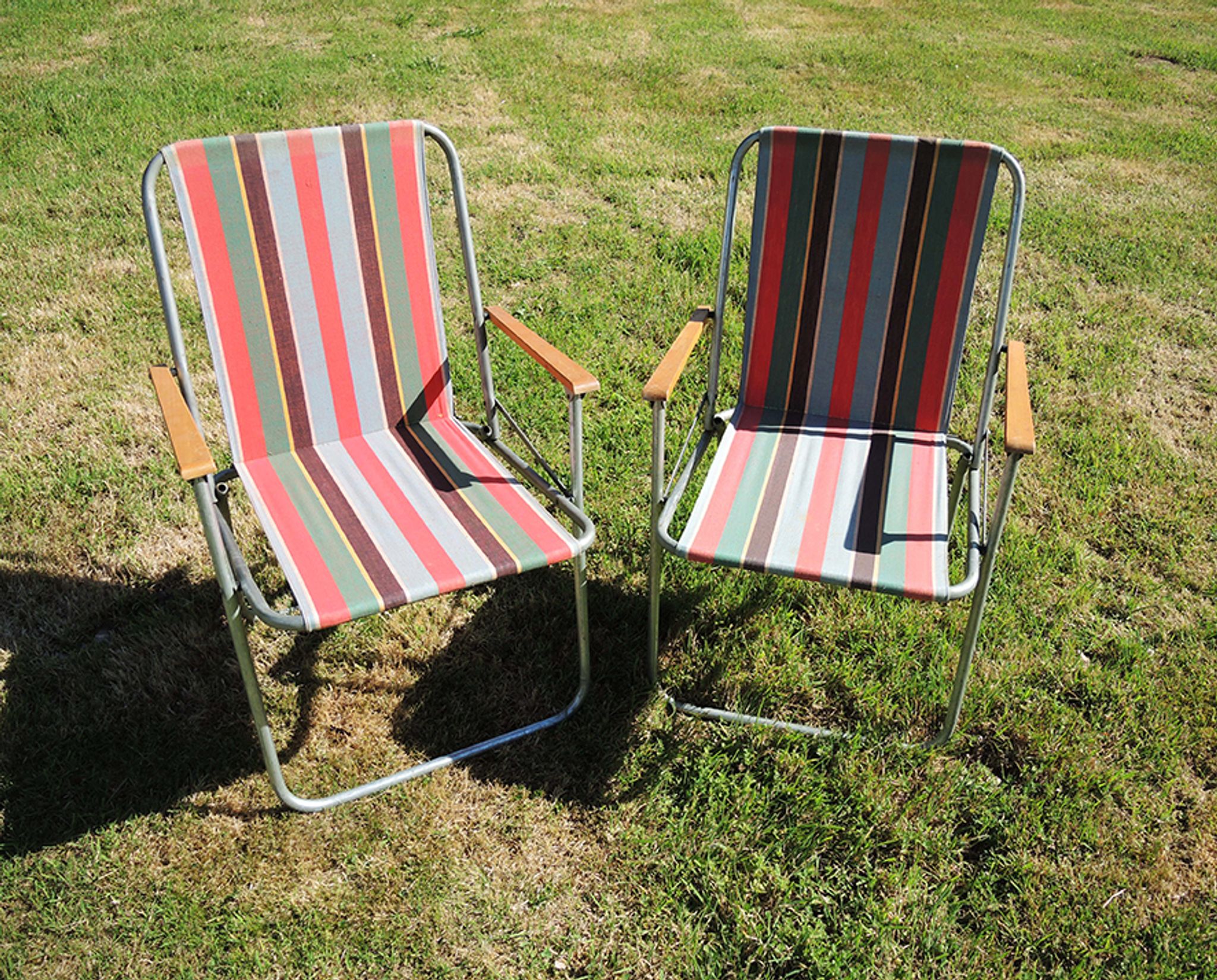 2 anciennes chaises de camping motif bayadère