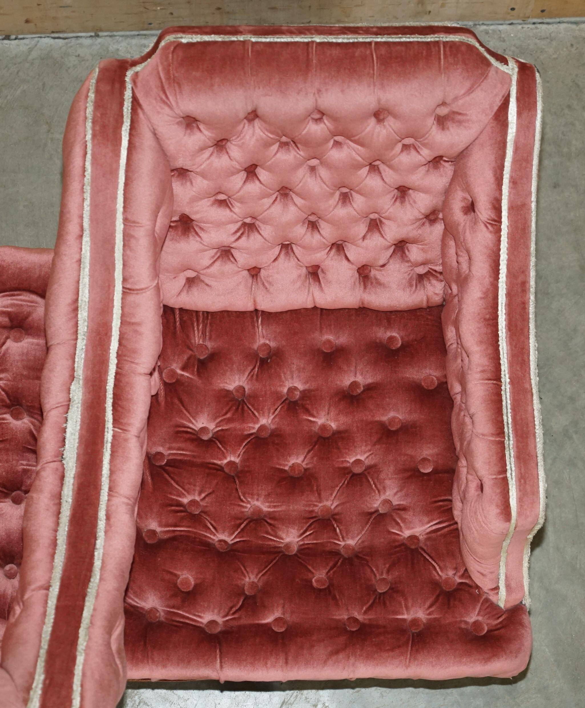 Chesterfield buttoned conversation sofa Regency