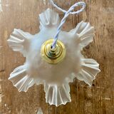 Lampe suspension opaline fleur
