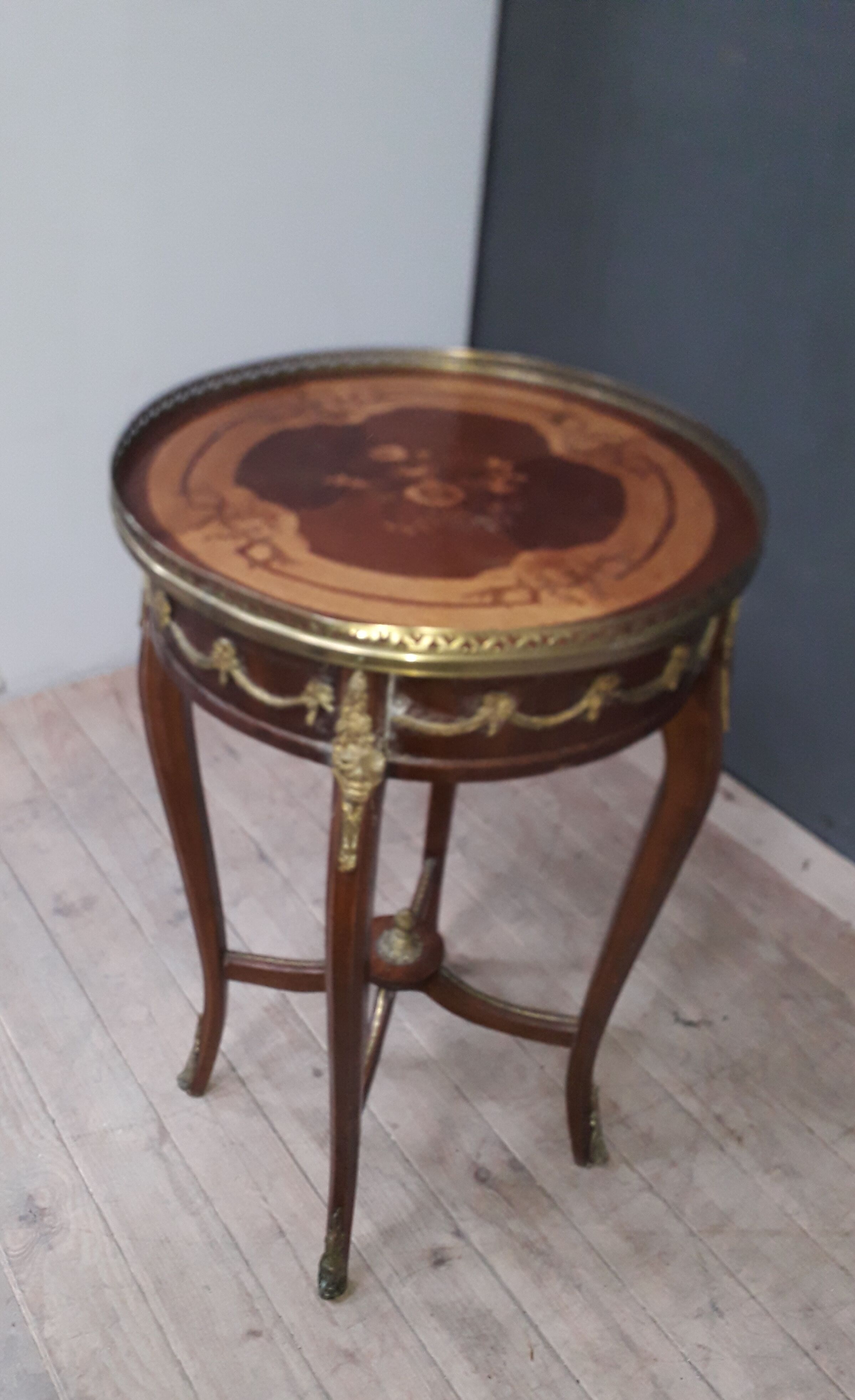 Gueridon marquetterie style Louis XVI