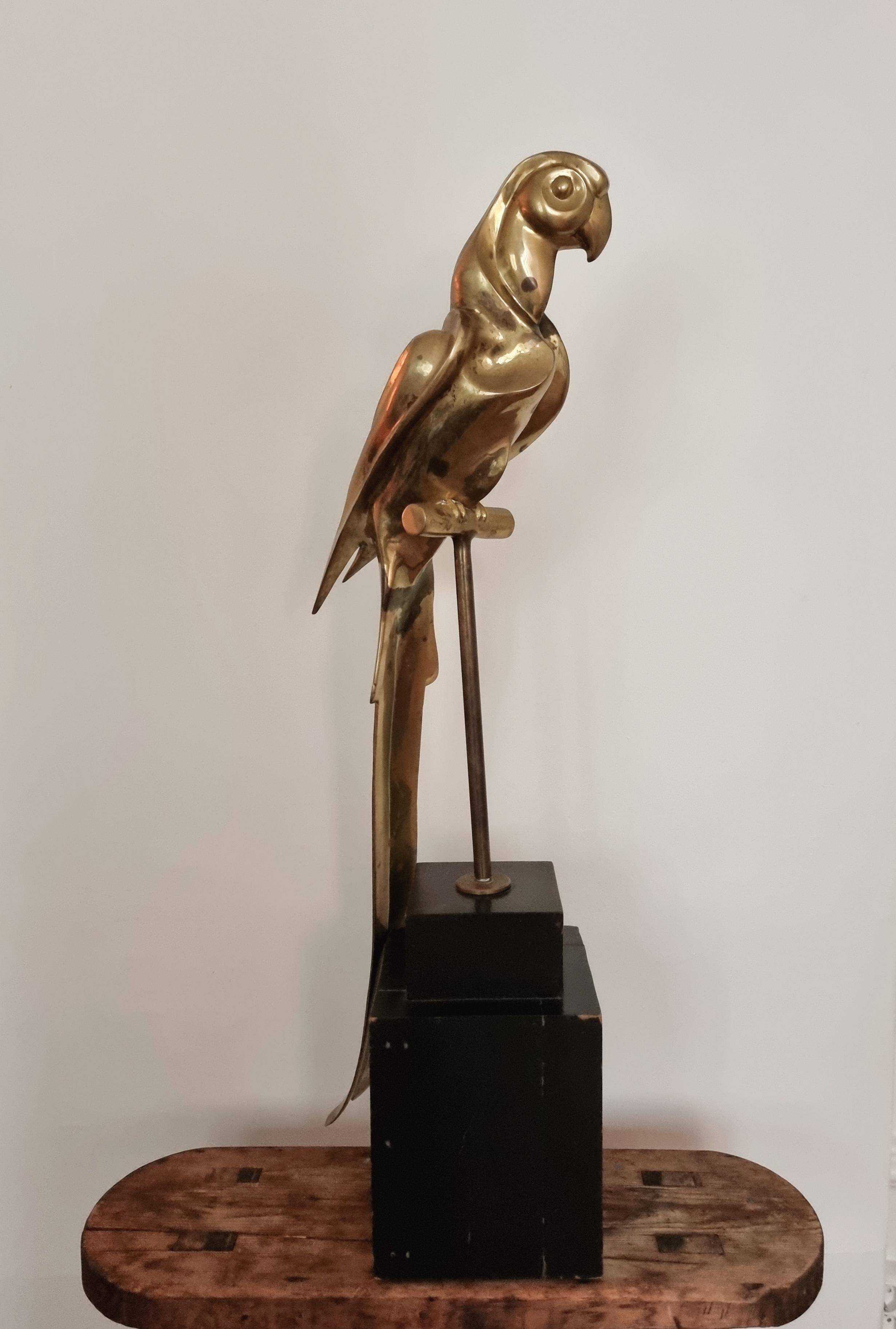 Decorative sculpture in solid brass representing a parrot, 1970s, Palm Beach/Hollywood Regency.