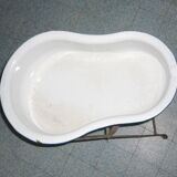 Enamelled bidet with folding support