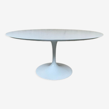 Tulip dining table by Eero Saarinen for Knoll International