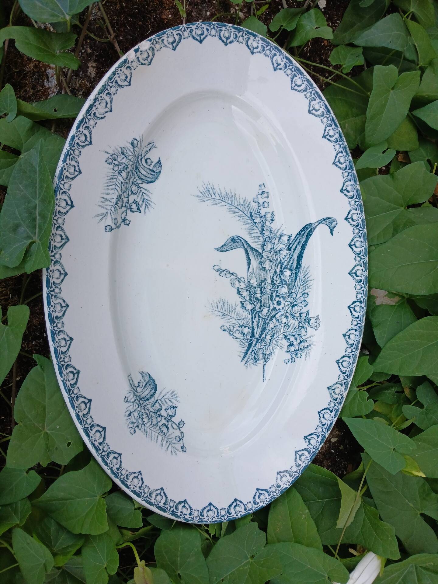 Plat ancien en terre de fer Saint Amand 