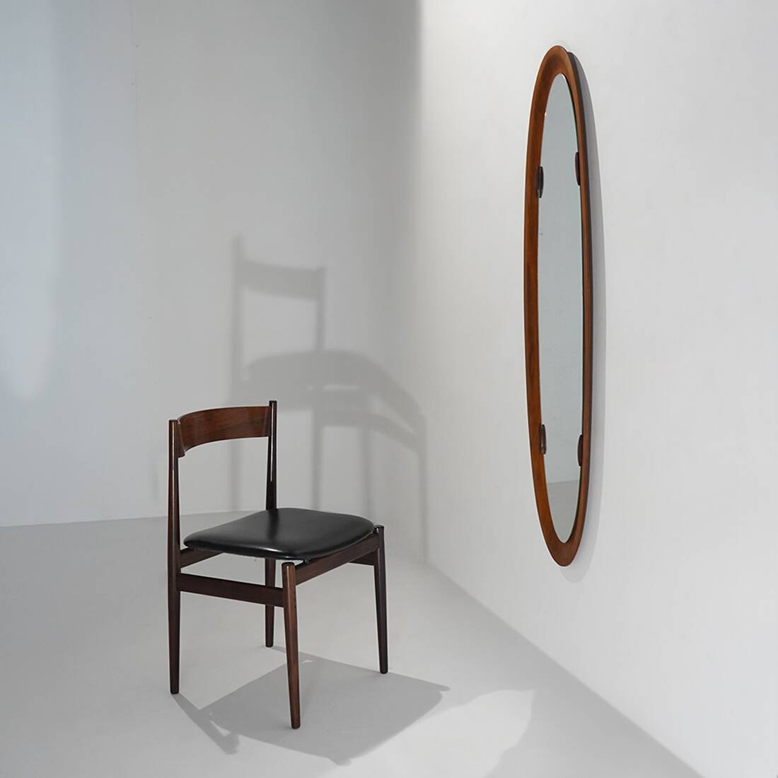 Miroir mural en contreplaqué courbé, années 1960