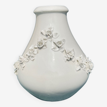 White 3D vase Roses in relief