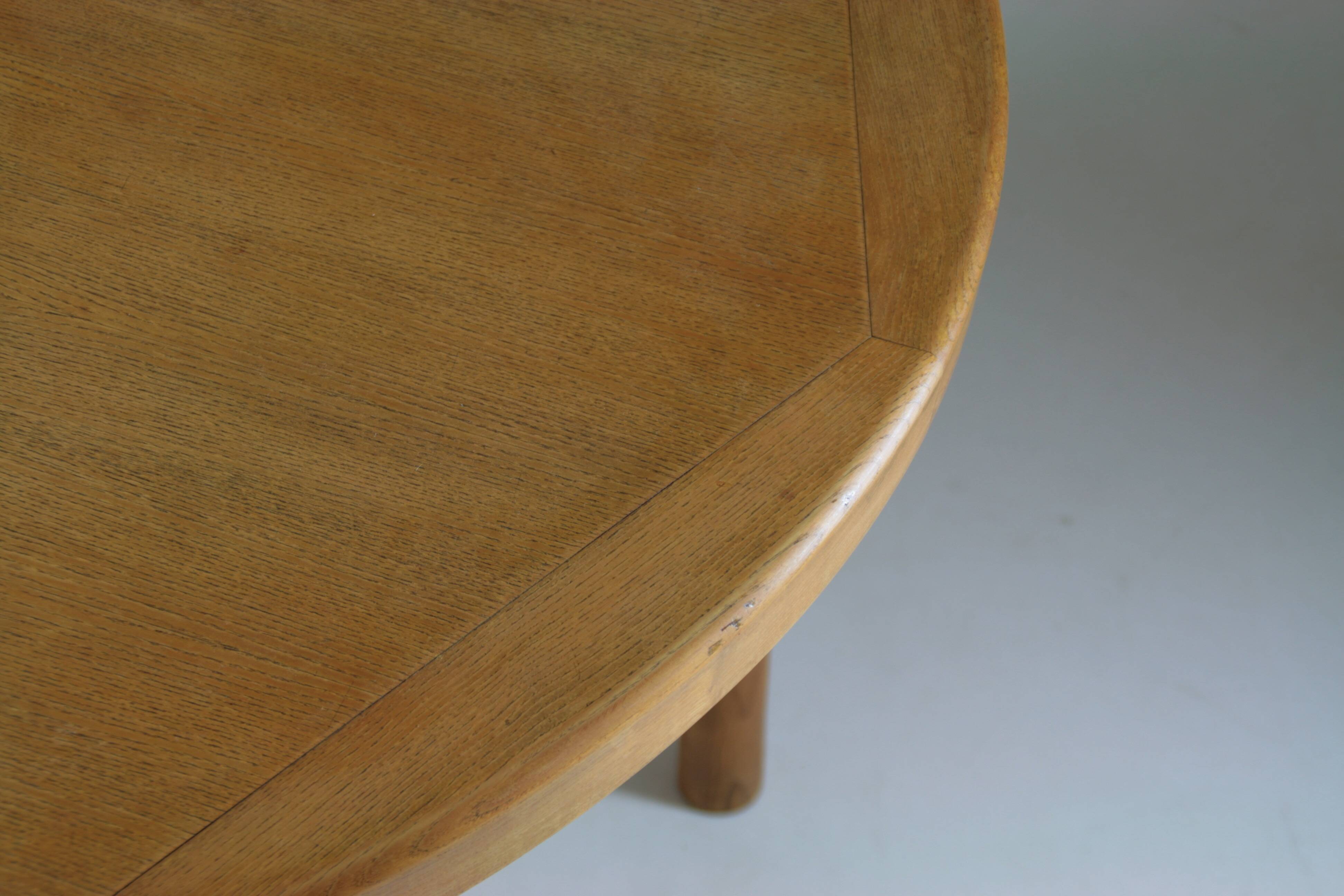 Round table model Dordogne by Robert Sentou, France