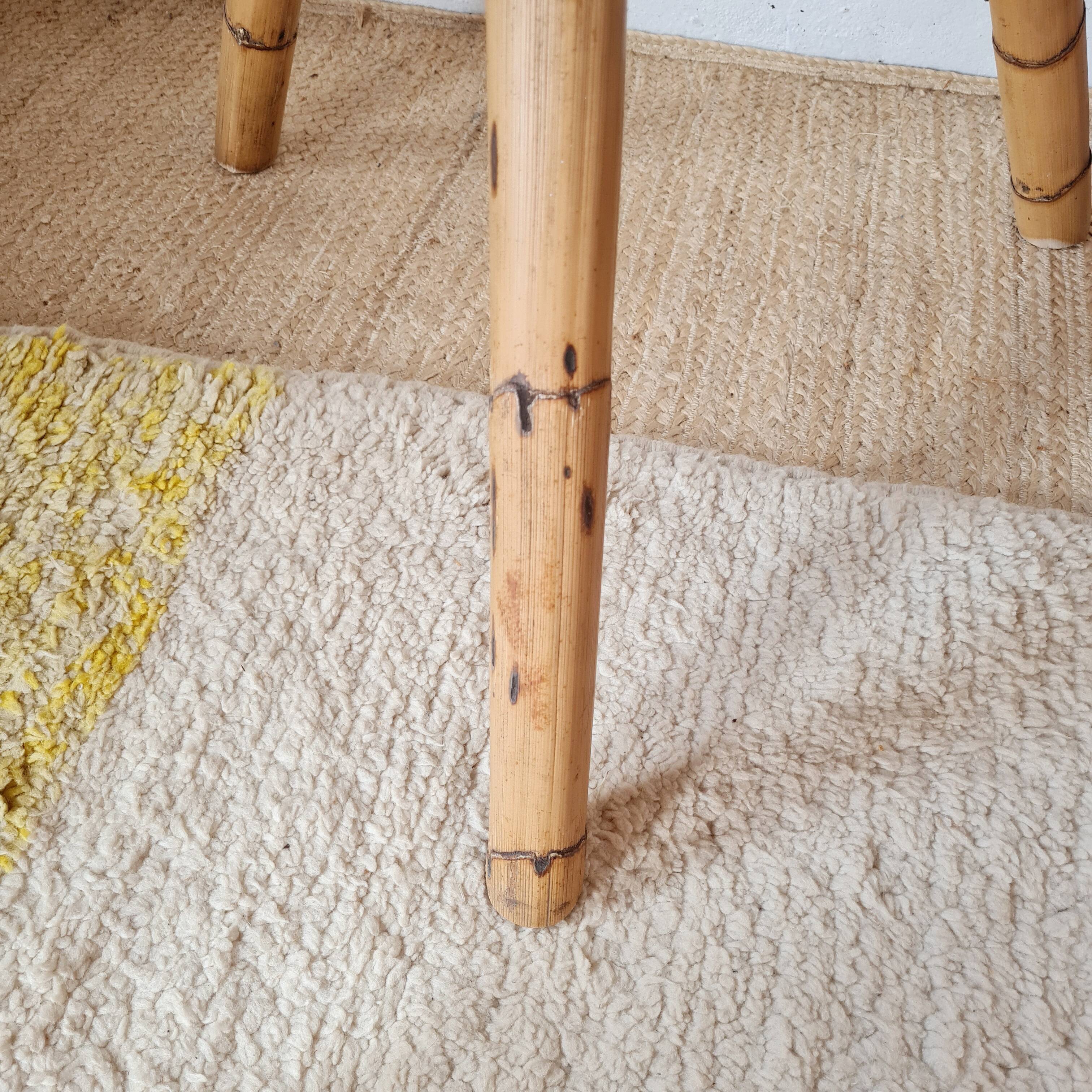 Tripod coffee table – Rattan & Bamboo – Sky blue oval top – 60s