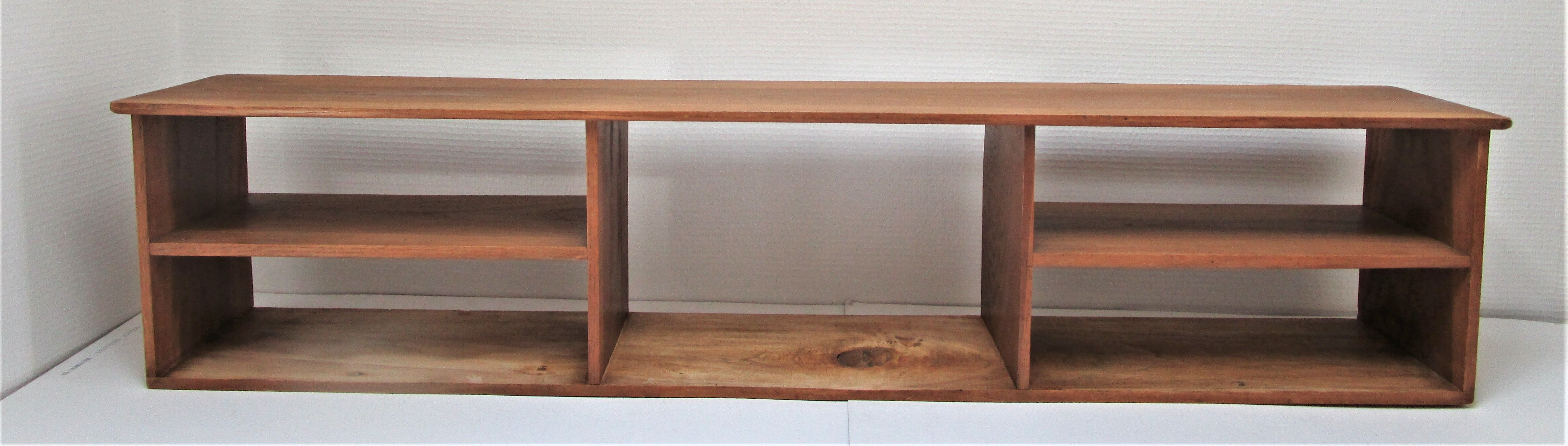 Shop display case shelf to lay in oak wood and old patinated pine